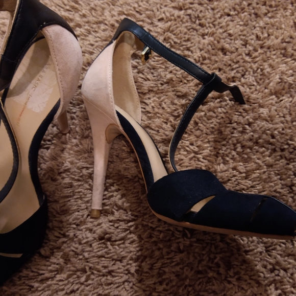 Shoes - Picture 2 of 7